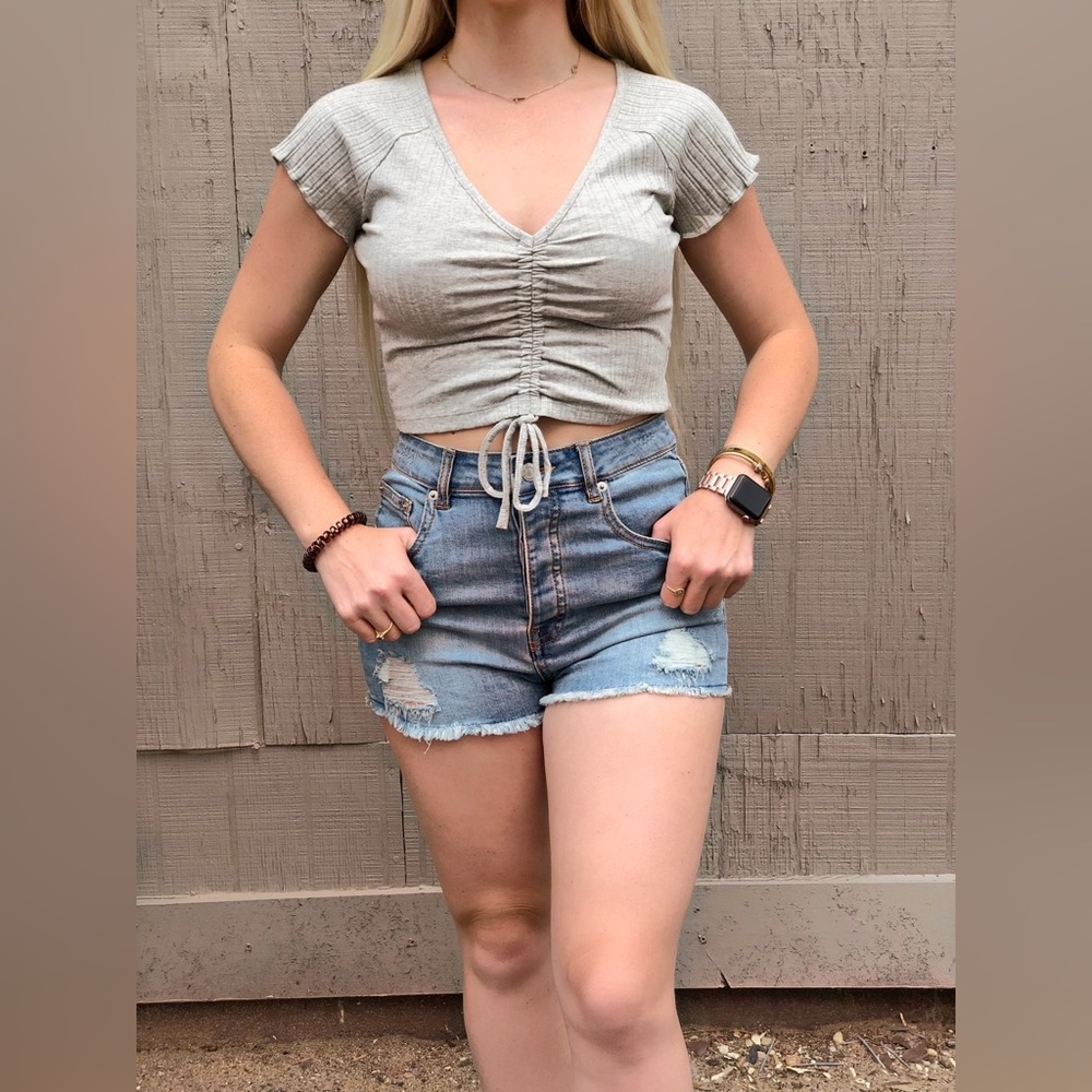 Gray Short Sleeve Cinch Middle Tie Crop Top